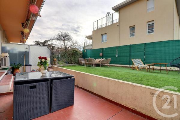 Appartement T3 à vendre  3 pièces - 65,79 m2 ST RAPHAEL - 83