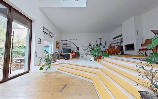 Maison à vendre    5 pièces • 200 m2 Lyon 9