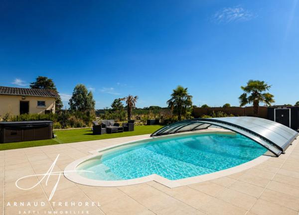 Maison 188 m² – 4 chambres – Piscine – Dépendances