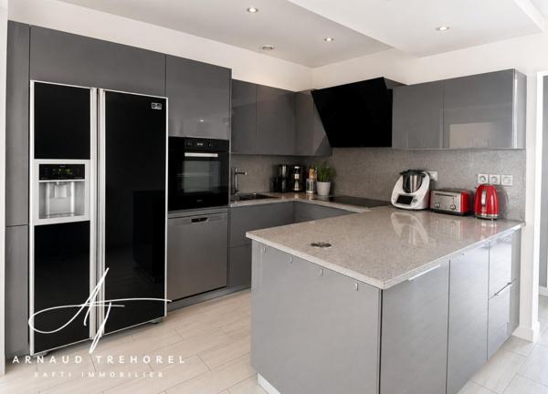 Maison 188 m² – 4 chambres – Piscine – Dépendances