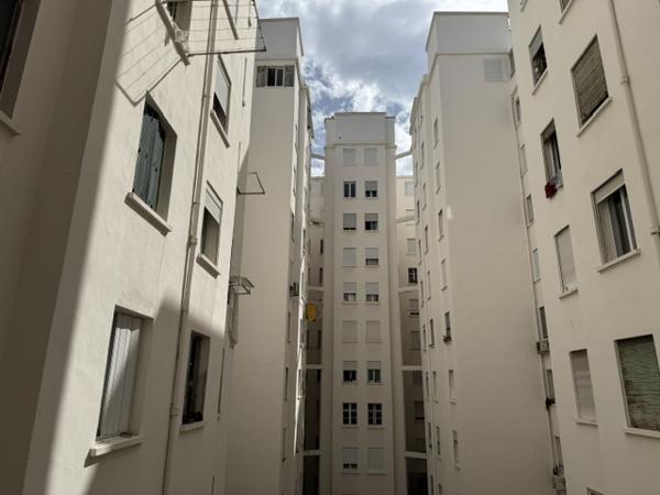 LOCATION MEUBLÉE APPARTEMENT 45,05 M2 TYPE 2 RUE DES CATALANS 13007 MARSEILLE