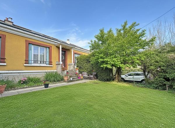 Maison  4 pièces de 126  m2  de surface.  85 m2  habitables quartier  GUIPONS