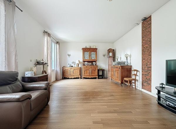 Maison  4 pièces de 126  m2  de surface.  85 m2  habitables quartier  GUIPONS