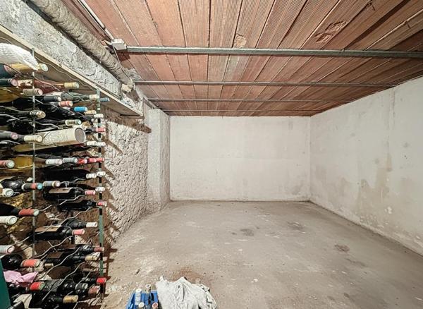 Maison  4 pièces de 126  m2  de surface.  85 m2  habitables quartier  GUIPONS