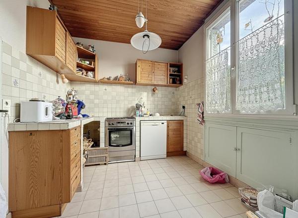 Maison  4 pièces de 126  m2  de surface.  85 m2  habitables quartier  GUIPONS
