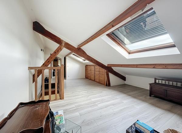 Maison  4 pièces de 126  m2  de surface.  85 m2  habitables quartier  GUIPONS