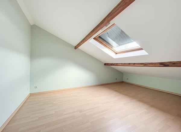 Maison  4 pièces de 126  m2  de surface.  85 m2  habitables quartier  GUIPONS