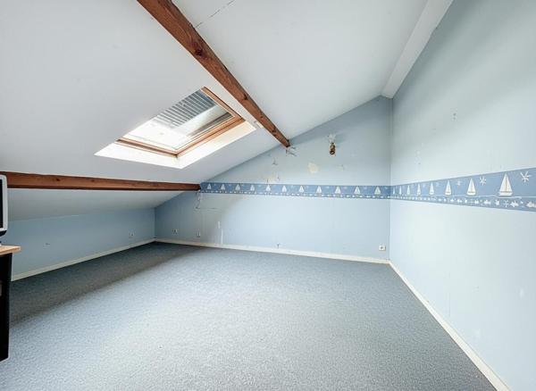 Maison  4 pièces de 126  m2  de surface.  85 m2  habitables quartier  GUIPONS
