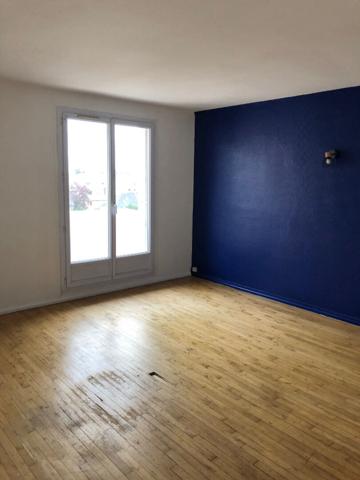 A vendre secteur Eblé, gare résidence Vauban. Appartement type 3.3ème étage. 2 chambres, séjour avec balcon, cuisine indépendante avec loggia, cave, chauffage au gaz.