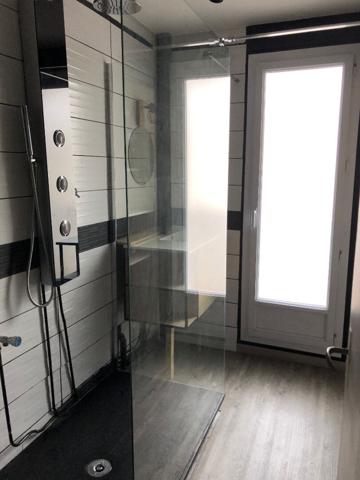 A vendre secteur Eblé, gare résidence Vauban. Appartement type 3.3ème étage. 2 chambres, séjour avec balcon, cuisine indépendante avec loggia, cave, chauffage au gaz.