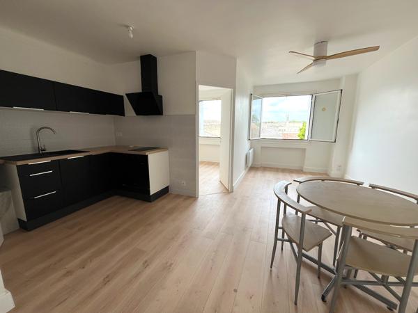 Villeneuve sur Lot, appartement T3 refait à neuf. D'une surface de 45,87 m², il est situé au 3ème et dernier étage d'un immeuble tranquille. Ses atouts : * une pièce de vie lumineuse avec sa cuisine équipée fonctionnelle (four, plaques, hotte, rangement , Villeneuve sur lot