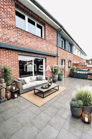 MAISON 5 CHAMBRES ,2 salles de bain, grand garage