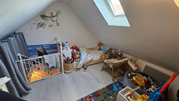 Maulette / Maison de ville récente en duplex avec jardinet