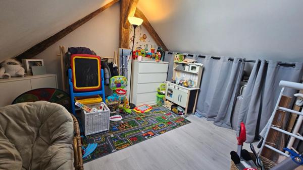 Maulette / Maison de ville récente en duplex avec jardinet