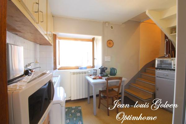 Maison de caractère 4 pièces, environ 90 m² dans les remparts – fort potentiel