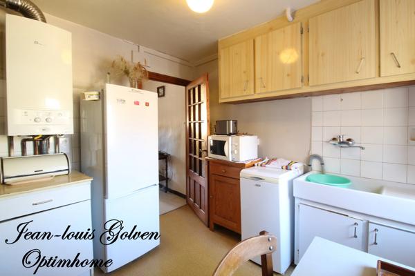 Maison de caractère 4 pièces, environ 90 m² dans les remparts – fort potentiel