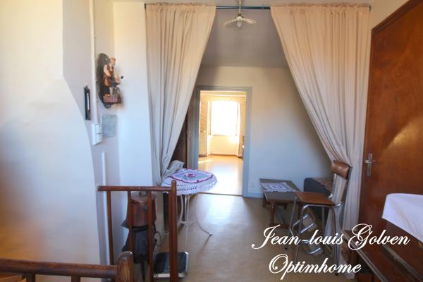 Maison de caractère 4 pièces, environ 90 m² dans les remparts – fort potentiel