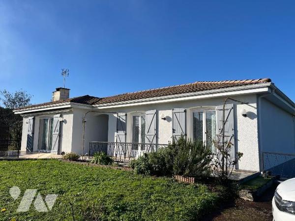 Maison à Vendre à Coutras (33230) en Gironde (33) sur 2000 m² de terrain dans un secteur calme,...