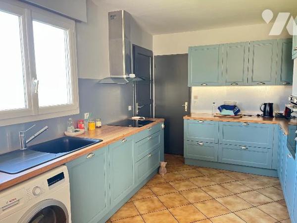 Maison à Vendre à Coutras (33230) en Gironde (33) sur 2000 m² de terrain dans un secteur calme,...