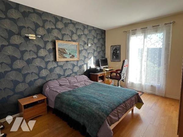 Maison à Vendre à Coutras (33230) en Gironde (33) sur 2000 m² de terrain dans un secteur calme,...