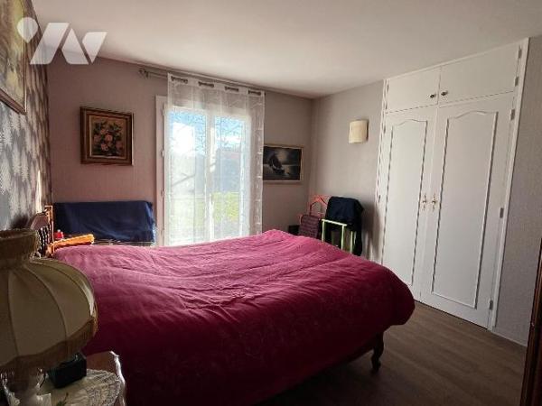 Maison à Vendre à Coutras (33230) en Gironde (33) sur 2000 m² de terrain dans un secteur calme,...