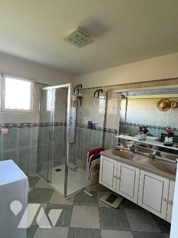 Maison à Vendre à Coutras (33230) en Gironde (33) sur 2000 m² de terrain dans un secteur calme,...