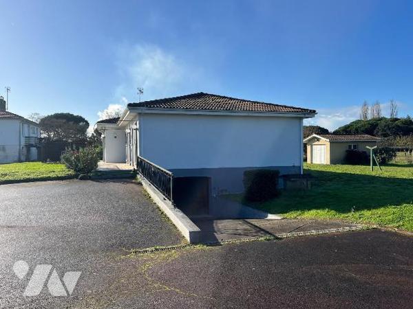 Maison à Vendre à Coutras (33230) en Gironde (33) sur 2000 m² de terrain dans un secteur calme,...