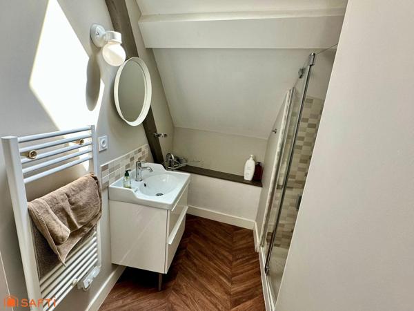 BÂTISSE DE CHARME A VENDRE AVEC BRASSERIE ET GÎTES