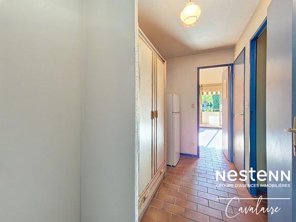 la Croix Valmer - Appartement à rénover d'environ 28 m² avec garage, terrasse et piscine