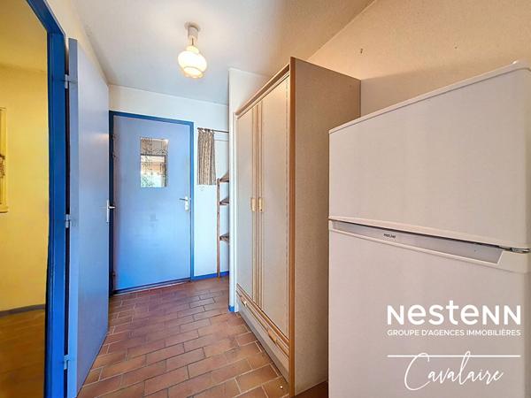 la Croix Valmer - Appartement à rénover d'environ 28 m² avec garage, terrasse et piscine