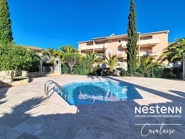 la Croix Valmer - Appartement à rénover d'environ 28 m² avec garage, terrasse et piscine