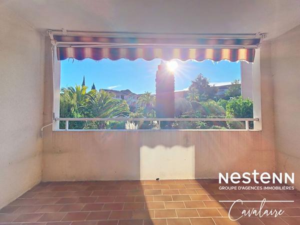 la Croix Valmer - Appartement à rénover d'environ 28 m² avec garage, terrasse et piscine