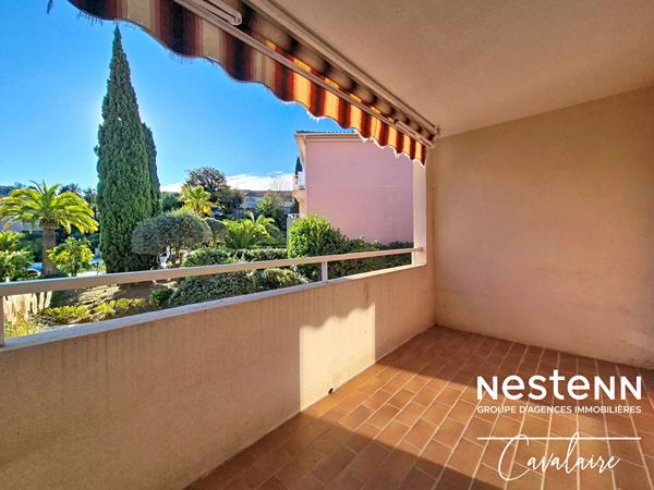 la Croix Valmer - Appartement à rénover d'environ 28 m² avec garage, terrasse et piscine