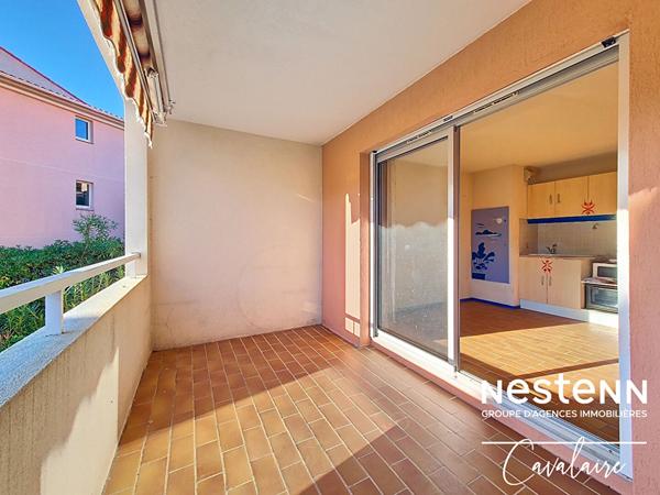 la Croix Valmer - Appartement à rénover d'environ 28 m² avec garage, terrasse et piscine