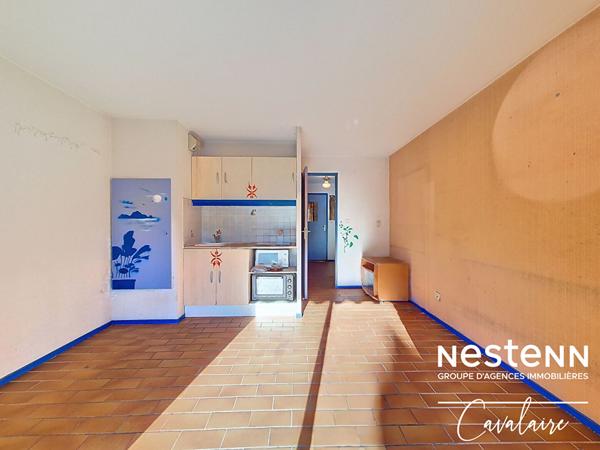 la Croix Valmer - Appartement à rénover d'environ 28 m² avec garage, terrasse et piscine