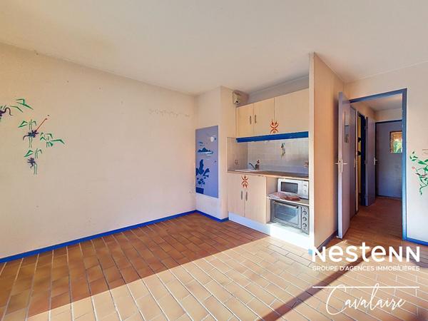 la Croix Valmer - Appartement à rénover d'environ 28 m² avec garage, terrasse et piscine