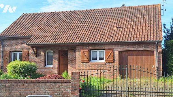 ACHICOURT - Charmant Plain pied avec jardin, vaste garage et grenier aménageable SH env. 78 m²   