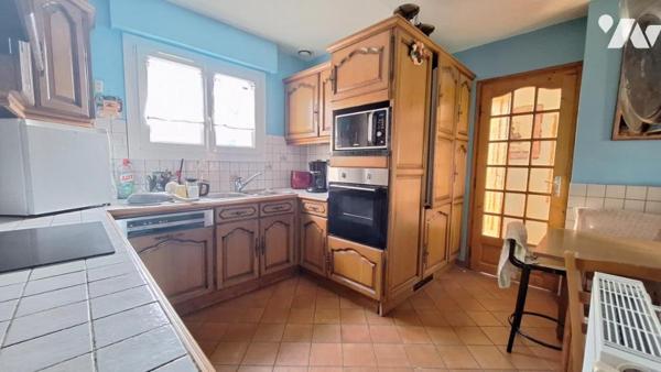 ACHICOURT - Charmant Plain pied avec jardin, vaste garage et grenier aménageable SH env. 78 m²   