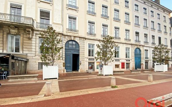Appartement à vendre    4 pièces • 120,89 m2 Lyon 2