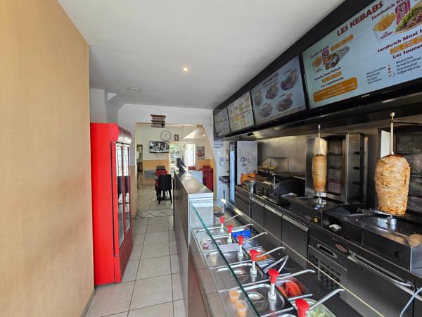 À VENDRE – FONDS DE COMMERCE KEBAB – 49 m² AVEC EXTRACTION, COUR PRIVATIVE ET CAVE