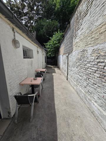 À VENDRE – FONDS DE COMMERCE KEBAB – 49 m² AVEC EXTRACTION, COUR PRIVATIVE ET CAVE