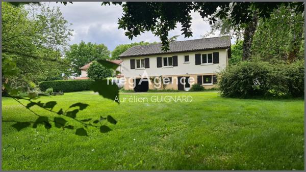 Maison à Bressuire, 79300 - 7 pièces 121m²