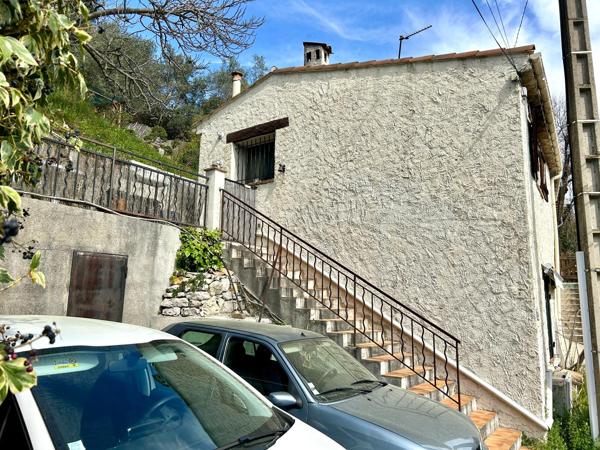 Maison
         4 pièces
        - 90 m² 265 000 € *
