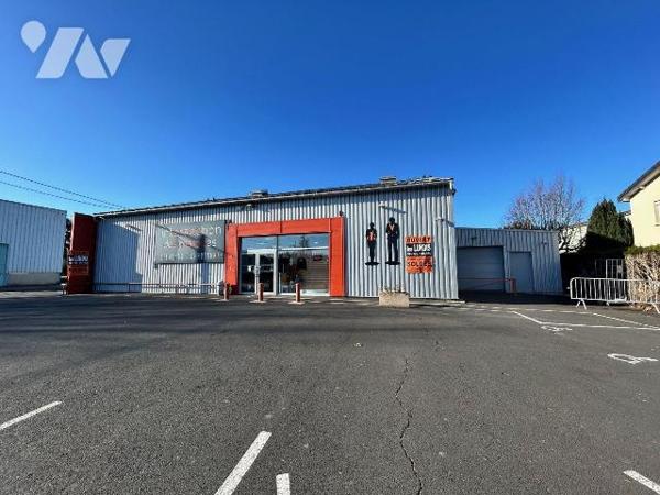 À VENDRE ? CAUSE DEPART EN RETRAITE- LOCAL COMMERCIAL AU C?UR DE MAURIAC 

Idéalement situé s...