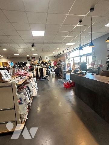 À VENDRE ? CAUSE DEPART EN RETRAITE- LOCAL COMMERCIAL AU C?UR DE MAURIAC 

Idéalement situé s...