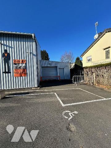 À VENDRE ? CAUSE DEPART EN RETRAITE- LOCAL COMMERCIAL AU C?UR DE MAURIAC 

Idéalement situé s...