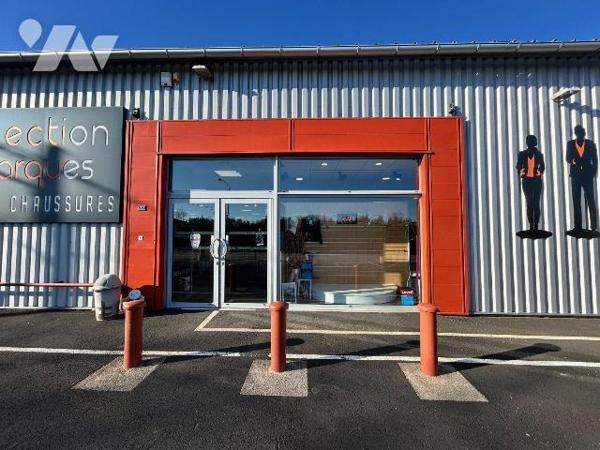 À VENDRE ? CAUSE DEPART EN RETRAITE- LOCAL COMMERCIAL AU C?UR DE MAURIAC 

Idéalement situé s...