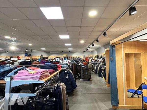 À VENDRE ? CAUSE DEPART EN RETRAITE- LOCAL COMMERCIAL AU C?UR DE MAURIAC 

Idéalement situé s...