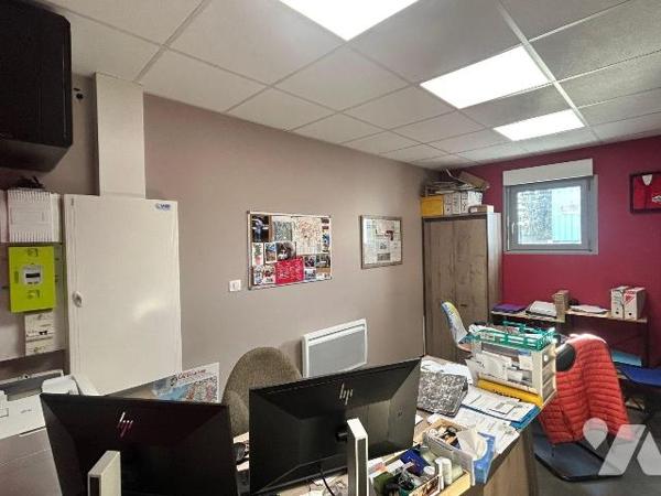 À VENDRE ? CAUSE DEPART EN RETRAITE- LOCAL COMMERCIAL AU C?UR DE MAURIAC 

Idéalement situé s...