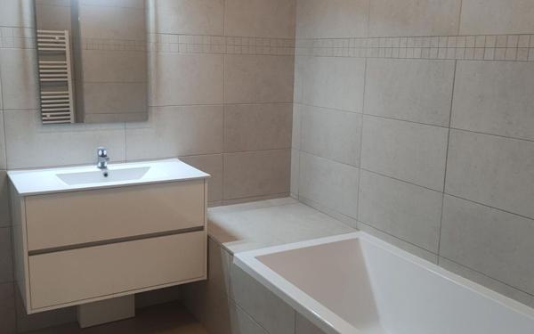 Appartement à louer    4 pièces •  Mandelieu-la-Napoule